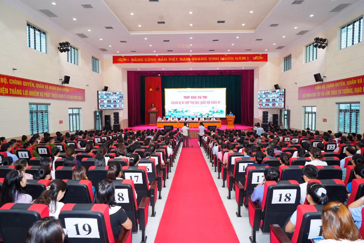 Pho Thu tuong Tran Luu Quang tiep xuc cu tri tai Hai Phong