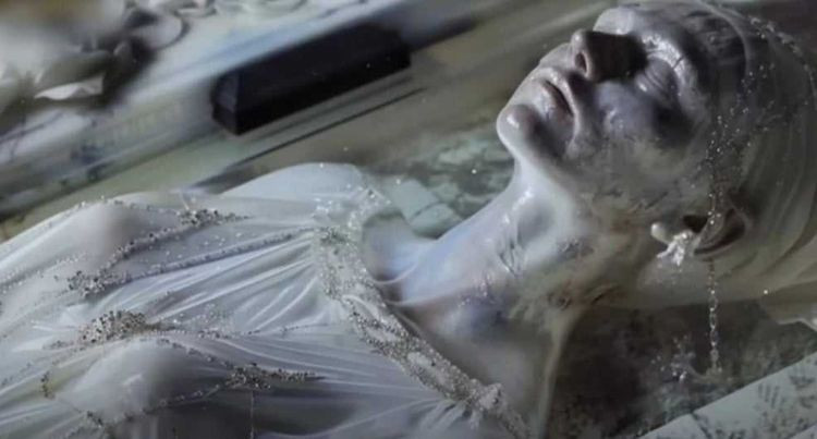 Netizen ngỡ ngàng về cỗ quan tài chứa thi thể công chúa Nga Netizen ngo ngang ve co quan tai chua thi the cong chua Nga