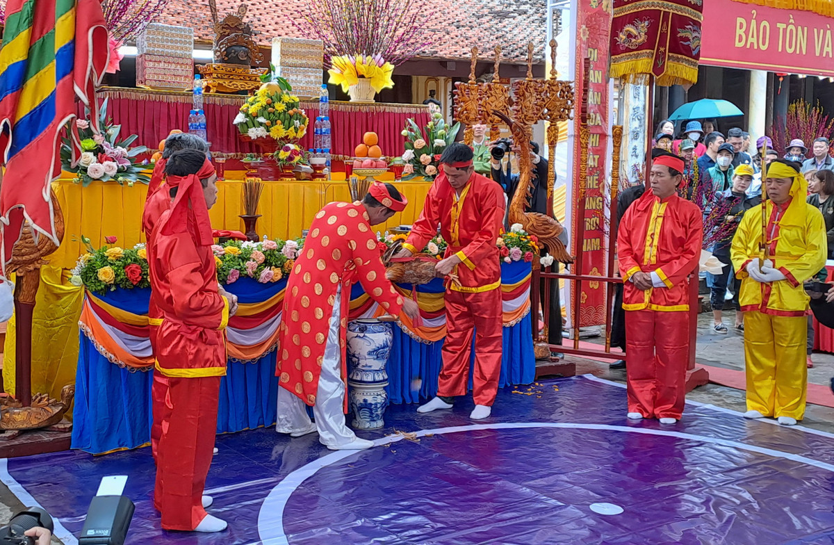 Có gì đặc biệt ở lễ hội “quan thề không tham nhũng”? - Hình 3 Co gi dac biet o le hoi “quan the khong tham nhung”?-Hinh-3