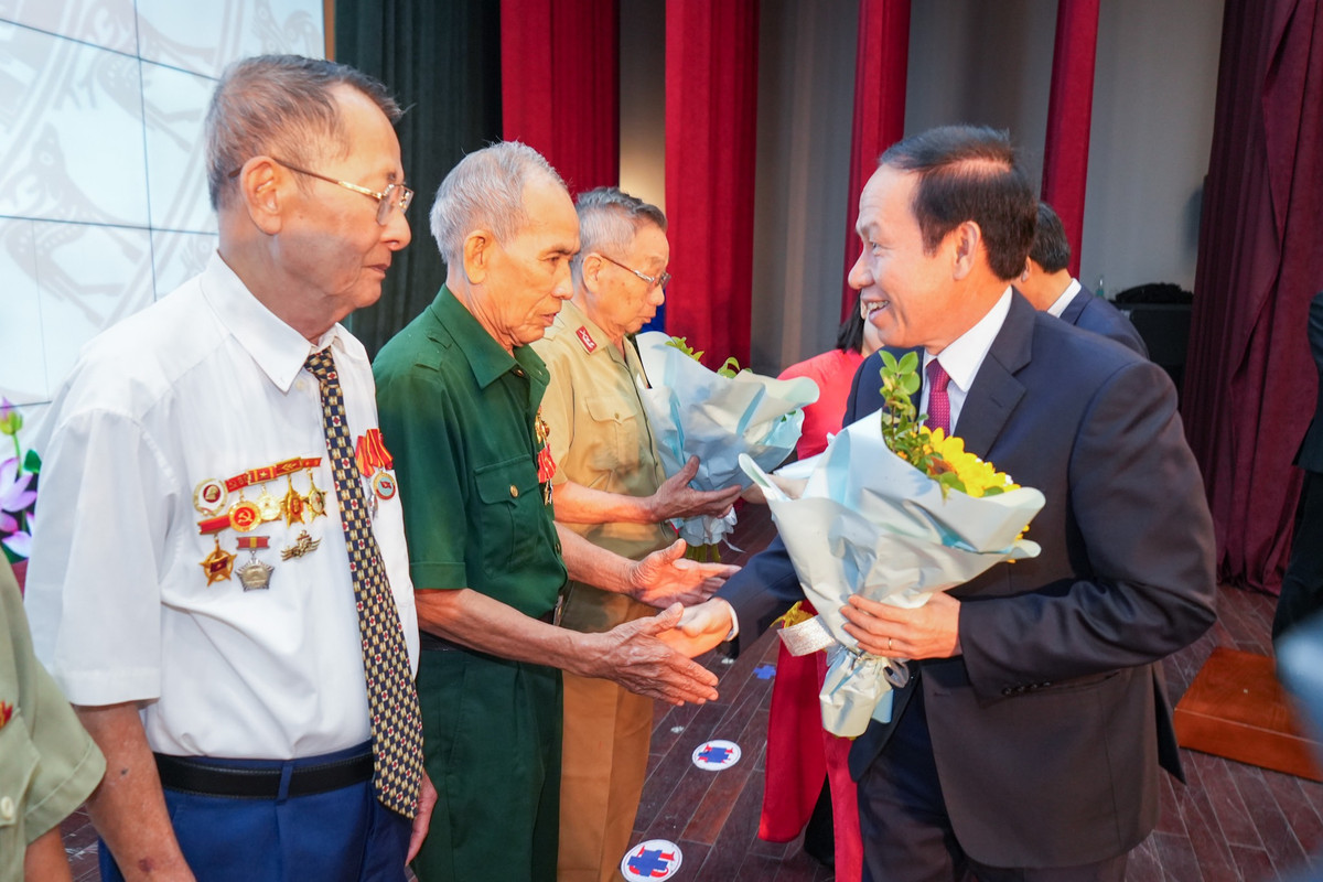 Hai Phong: Gap mat tri an cac chien si Dien Bien-Hinh-2