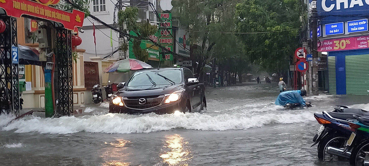 Mua lon nhat trong khoang 20 nam tro lai day tai Hai Phong-Hinh-3