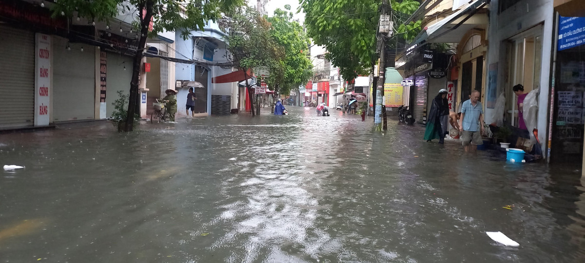 Mua lon nhat trong khoang 20 nam tro lai day tai Hai Phong