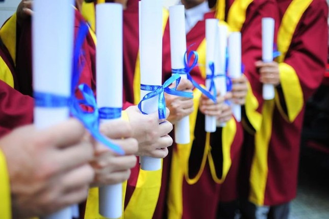 Yêu cầu báo cáo vụ cấp bằng tiến sĩ cho Thượng tọa Thích Chân Quang Yeu cau bao cao vu cap bang tien si cho Thuong toa Thich Chan Quang