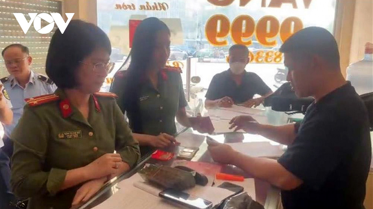 Bo Cong an: Co nhom doi tuong duoc thue xep hang mua vang binh on