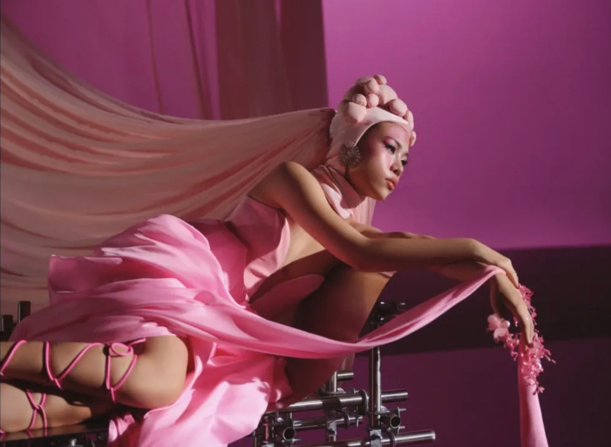 Lan ranh mong manh giua nghe thuat va dung tuc