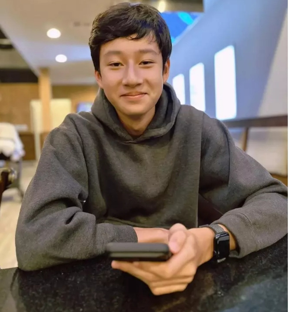 Con trai Hoa hau Jennifer Pham la thu khoa truong o My-Hinh-2