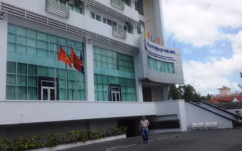 Điện lực TP HCM đang lãng phí nhân viên thu tiền điện? Dien luc TP HCM dang lang phi nhan vien thu tien dien?