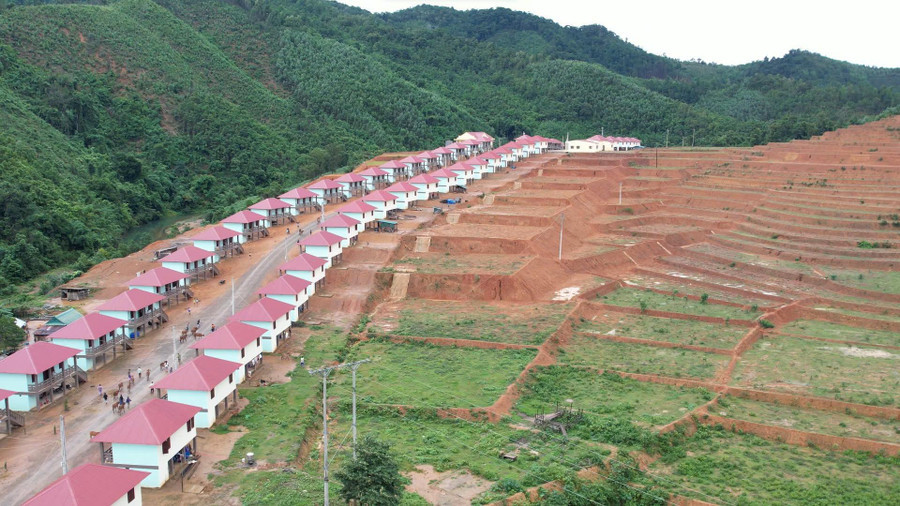 Xây 56 ngôi nhà tặng dân, Tập đoàn Sơn Hải làm ăn sao? Xay 56 ngoi nha tang dan, Tap doan Son Hai lam an sao?