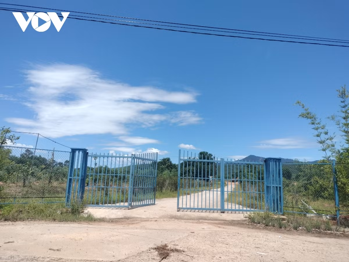 Theo quyết định này, diện tích khu vực khai thác là 230.901m2; trữ lượng khai thác hơn 299.000m3 nguyên khối; công suất khai thác 120.000m3 nguyên khối/năm; thời hạn khai thác 2,5 năm, kể từ ngày ký quyết định này. (Ảnh: VOV).