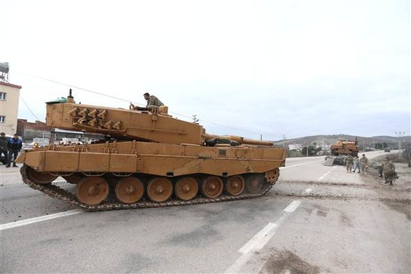 Quân đội Thổ Nhĩ Kỳ đang triển khai hàng chục xe tăng Leopard 2A4 cho các chiến dịch quân sự tại Syria. Đây là một trong những dòng xe tăng uy lực tại chiến trường này.