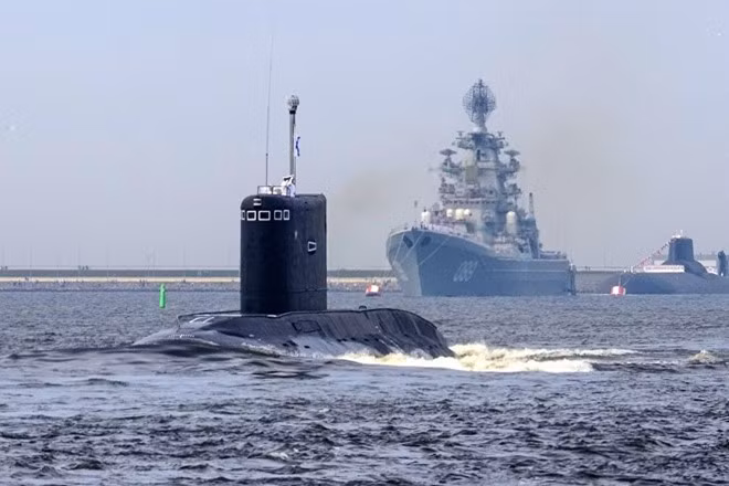 Bước đi trên của Mỹ được đánh giá sẽ gây uy hiếp nghiêm trọng tới căn cứ Hmeimim của Nga trên đất Syria. Rõ ràng Matxcơva không hài lòng khi Israel để điều này xảy ra, vì vậy khả năng cao hành tung của chiếc tàu ngầm bí ẩn trên nhằm gửi thông điệp của Nga tới Israel.