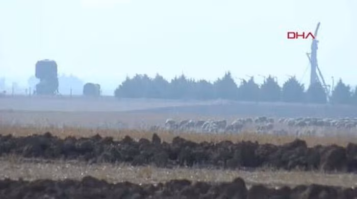 Trong tình cảnh này, Washington sẽ không thể cung cấp cho Ankara những vũ khí cần thiết theo yêu cầu, thậm chí không loại trừ việc họ cấm Thổ Nhĩ Kỳ sử dụng một số vũ khí như tiêm kích F-16 để chống lại đồng minh.