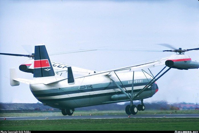 Hình dạng của chiếc Mil V-12 khiến nhiều người liên tưởng nó với máy bay cánh quạt lật V-22 Osprey hiện đại của Mỹ. Điểm khác biệt lớn nhất giữa chúng có lẽ là động cơ của V-22 có thể xoay ngang tạo lực đẩy giúp đạt tốc độ lớn.