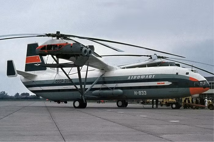 Kỷ lục máy bay trực thăng lớn nhất thế giới hiện vẫn thuộc về chiếc V-12 (NATO gọi bằng tên định danh Homer) do cục thiết kế Mil của Liên Xô nghiên cứu chế tạo vào giai đoạn cuối những năm 1960.