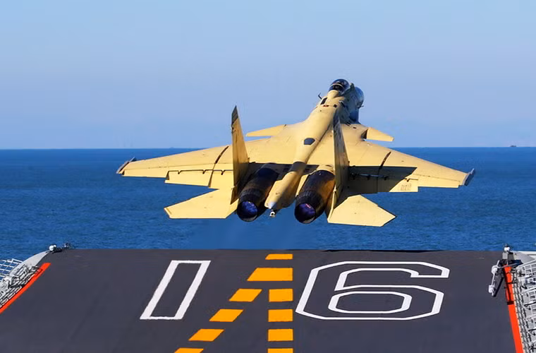 Tuy nhiên, các máy bay J-15 sẽ không tới các sân bay ở Syria mà sẽ cất cánh từ tàu sân bay Liêu Ninh (CV-16) đang trên bờ biển Syria (nguồn tin của Debka trước đó đã thông tin).