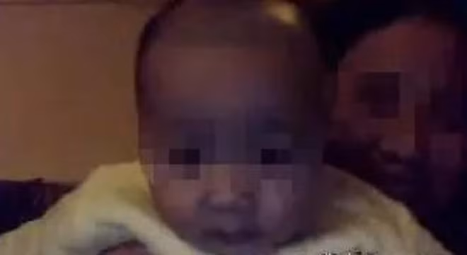 “Nghe loi” hang xom, chi nem chet em 2 thang tuoi