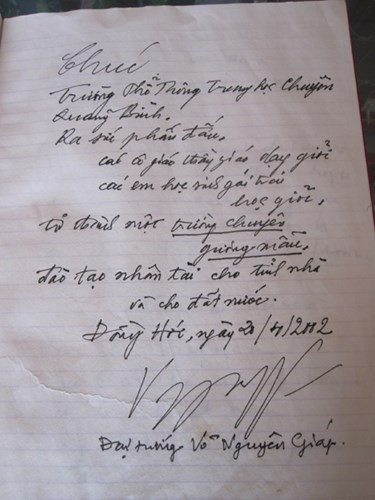 Bút tích của Đại tướng tại trường PTTH chuyên Quảng Bình.