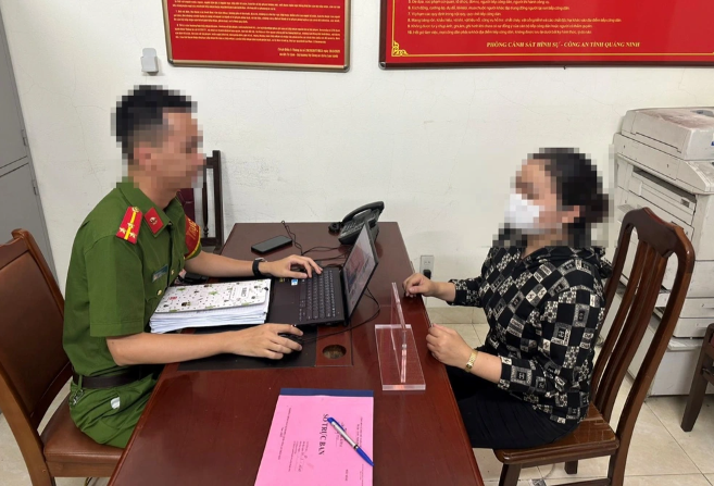  Mất tiền tỷ vì tin chiêu trò "đầu tư qua mạng nhận lãi 10%": Ngày 7/9/2023, Công an tỉnh Quảng Ninh cho biết, Phòng Cảnh sát hình sự (PC02), công an tỉnh này vừa tiếp nhận tố giác về tội phạm của bà P.T.N. (51 tuổi, ở TP Hạ Long, Quảng Ninh) bị lừa đảo qua mạng. Cụ thể, bị đối tượng sử dụng tài khoản facebook "Đức Duy" hứa đầu tư tiền vào một trang web với "lãi suất 10%". Khi số tiền đầu tư lên tới hơn 1,1 tỷ đồng, người này không thể rút được tiền thì mới biết mình bị lừa.