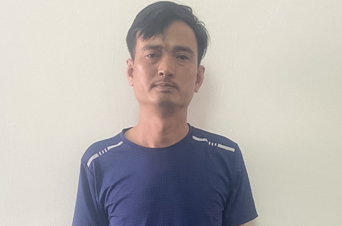  Giải cứu hơn 40 cô gái bị bán vào quán karaoke: Tháng 12/2023, Công an tỉnh Tây Ninh đã bắt giữ Phan Thanh Phương, 39 tuổi; Võ Hồng Lượng, 29 tuổi; Lương Minh Quý, 22 tuổi và Đoàn Anh Phương, 32 tuổi để điều tra về hành vi Mua bán người, Cưỡng đoạt tài sản, Cho vay lãi nặng. Kết quả điều tra ban đầu xác định, Thanh Phương cùng đàn em mở nhiều quán karaoke trên địa bàn các huyện Gò Dầu, Bến Cầu và thị xã Trảng Bàng. Để có nhiều nữ tiếp viên trẻ đẹp phục vụ khách, anh ta chỉ đạo đàn em đến các cơ sở massage, karaoke... Bình Dương, Bình Phước chiêu dụ thêm "đào". (Ảnh đối tượng Phương)