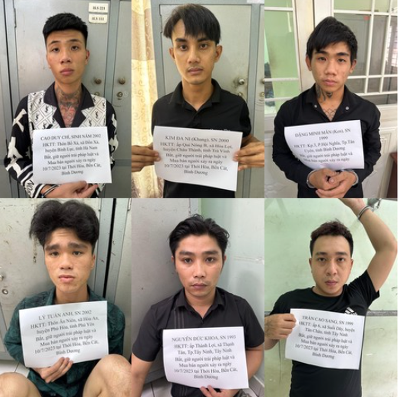  Bắt băng nhóm chuyên dụ dỗ những cô gái trẻ rồi bán vào quán karaoke, massage: Ngày 15/7/2023, Công an tỉnh Bình Dương cho biết, vừa phối hợp Công an thị xã Bến Cát và Công an huyện Đồng Phú, tỉnh Bình Phước triệt phá một đường dây mua bán người, bắt giữ 11 đối tượng. Thủ đoạn của băng nhóm này là lên mạng xã hội tìm kiếm những cô gái trẻ nhẹ dạ, hiểu biết còn hạn chế, đang có nhu cầu kiếm việc làm rồi đưa ra các thông tin, mức lương hấp dẫn để dụ dỗ. Sau đó nhóm này dùng nhiều thủ đoạn đe dọa, cưỡng ép để lừa bán nạn nhân vào các cơ sở massage, karaoke tại Bình Dương hoặc bán qua Campuchia. 