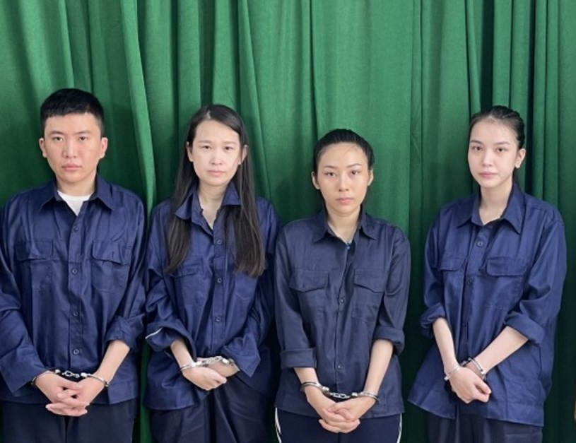 Với hình thức hoạt động trên đã thu lợi bất chính từ 300 - 500 triệu đồng/ngày và khoảng 10 tỷ đồng/tháng. Ngoài ra, trong nhà hàng luôn có nhiều nam thanh niên trẻ, đẹp túc trực, sẵn sàng phục vụ những khách hàng là nữ giới lớn tuổi (múa thoát y, kích dục...); khi có nhu cầu mua bán dâm thì số nhân viên sẽ đưa khách qua các khách sạn do nhân viên quán chọn.