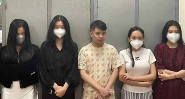  Bắt “tú ông” điều hành đường dây mại dâm khủng: Ngày 30/1, Bộ Công an đã khởi tố bị can, tạm giam Nguyễn Hữu Thái (SN 1998, trú tại phường Sơn Kỳ, quận Tân Phú, TP HCM) về hành vi "Môi giới mại dâm". Nam thanh niên 26 tuổi này đã quảng cáo các nhóm kín của mình trên các mạng xã hội như: Zalo, Facebook, TikTok, YouTube…; sử dụng và công khai cùng lúc nhiều tài khoản quản trị để tăng độ tương tác, tạo hiệu ứng tâm lý về quy mô, hình ảnh...