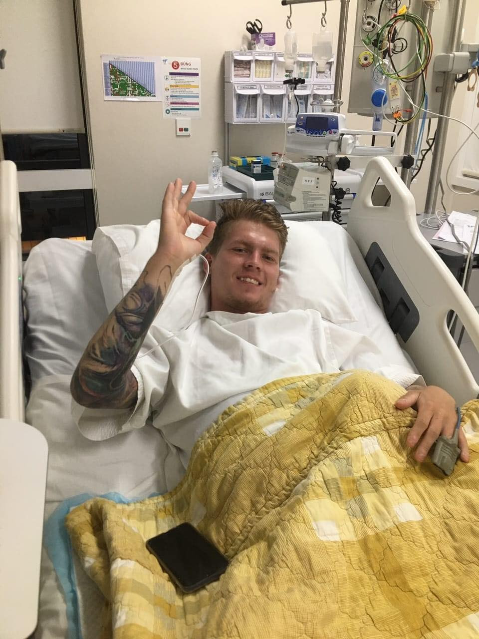 Nguyên nhân được xác định, nam phi công này nhảy không đúng kỹ thuật và ảnh hưởng của thời tiết nên khiến chiếc dù bị mất kiểm soát, sau đó cả người và dù rơi từ độ cao khoảng 20 m dẫn đến bị thương phải nhập viện cấp cứu. 