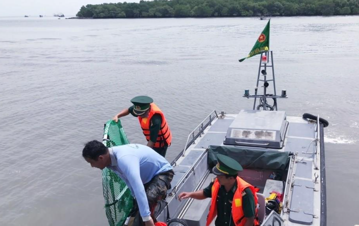 Phát hiện vụ việc, Tổ tuần tra của Đồn Biên phòng Cần Thạnh đã dùng ca nô nhanh chóng tiếp cận hiện trường và đưa nạn nhân vào bờ kiểm tra y tế. Nhờ ứng cứu kịp thời nên nạn nhân không gặp vấn đề gì về sức khỏe. Nguyên nhân ban đầu được xác định là do dù lượn bị hỏng máy nên dẫn đến tai nạn. 