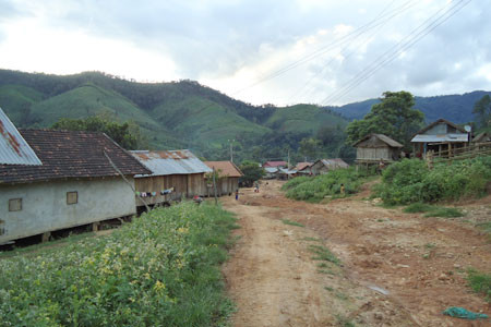 Ông Vu là người làm ăn giỏi, từng có thời gian là Công an viên và Trưởng thôn. Ông Vu không có thù tức hay bất hòa với bất cứ ai. Khi sàng lọc thông tin, ban chuyên án được biết vào thời điểm ông Vu mất tích, vợ thứ hai là Mỷ đang ở Simacai. Nguyên nhân bà Mỷ bỏ nhà vì thời gian đó, ông Vu đi uống rượu về đã đánh bà Mỷ một trận đau... (Ảnh minh họa, nguồn internet)