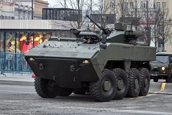 Xe chiến đấu bộ binh BMP-K K-17 VPK-7829 dùng khung gầm bánh lốp Bumerang.