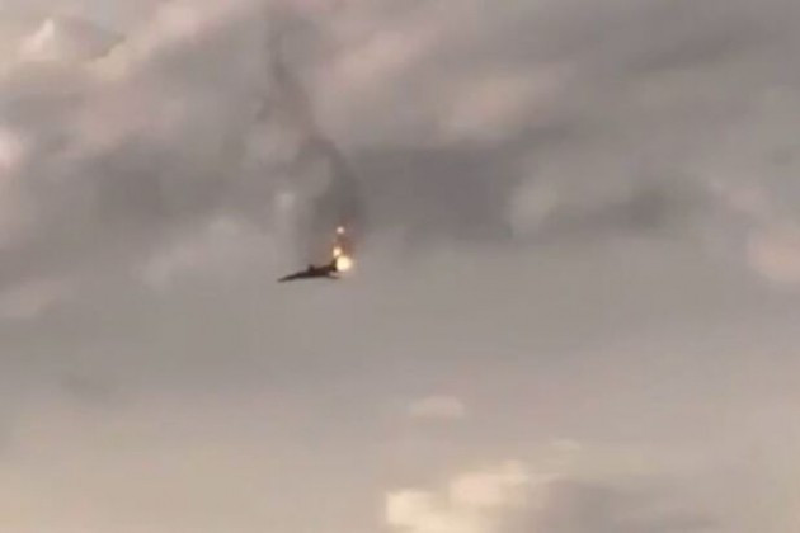 Sau khi chiếc F-16 của Ukraine bị rơi, chỉ huy Không quân Ukraine đã bị sa thải. Mỹ cho rằng đó là lỗi của con người, nhưng Quân đội Ukraine không tin rằng vụ tai nạn là do lỗi của phi công. Ảnh: Avia.pro. 