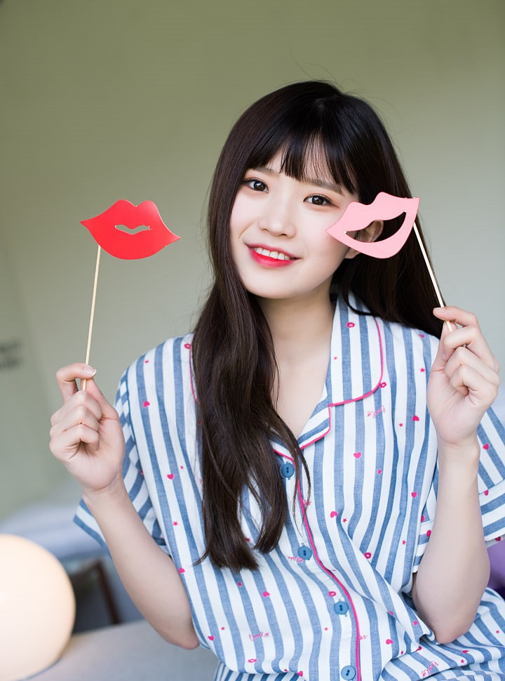  Tuổi Sửu: Tử vi hàng ngày cảnh báo thị phi khiến tuổi Sửu mệt mỏi, chán nản. Bạn và người ấy cãi vã vì chuyện tiền bạc, do không thống nhất được quan điểm sống. Nếu cứ tiếp tục ăn uống, vui vẻ với bạn bè thì sức khỏe cũng sa sút thôi. Nên tập trung thể dục thể thao, sống lành mạnh hơn nhé. Con số may mắn: 5, 6. Màu sắc may mắn: Trắng, xanh.Quý nhân phù trợ: Thìn, Thân. 