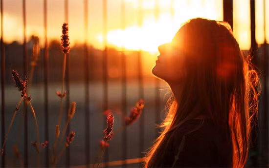 Tuổi Tuất: Tuổi Tuất hơi xao nhãng trong công việc, làm việc tùy hứng. Tuy nhiên tài chính vẫn có dấu hiệu thăng tiến, thu nhập cũng dần dần được cải thiện. 