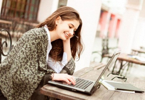 Người có nốt ruồi ở dái tai thường là người hiếu nghĩa, giản dị, nhân hậu. Trong thời điểm khởi nghiệp, bạn có thể gặp nhiều khó khăn, vất vả. Nhưng sau đó, được quý nhân giúp đỡ, cộng với nỗ lực của bản thân nên hậu vận thành công, có quyền lực và địa vị trong xã hội. Không những thế, sở hữu nốt ruồi này, bạn thường là người mạnh khỏe, trường thọ, ít ốm đau, bệnh tật. (Thông tin trong bài chỉ mang tính chiêm nghiệm, tham khảo).