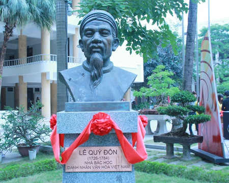 Sinh thời, nhà bác học Lê Quý Đôn được mệnh danh là “túi khôn của thời đại” với câu “Thiên hạ vô tri vấn bảng Đôn” nhờ tầm hiểu biết rộng, trải đều trên các lĩnh vực khác nhau.