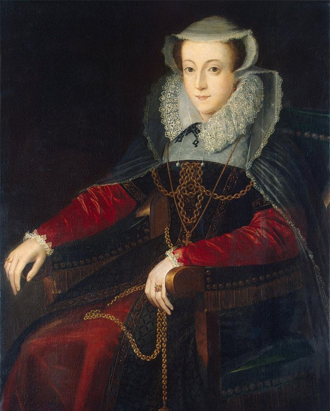  1. Nữ hoàng Mary I: Bà là nữ hoàng Anh, Ireland từ tháng 7/1553 và có biệt danh “Mary khát máu”. này là hậu duệ duy nhất còn sống đến tuổi trưởng thành từ cuộc hôn nhân yểu mệnh giữa Henry VIII với người vợ đầu của ông, Catherine xứ Aragon. Khi em trai Edward băng hà, Mary đã chiêu tập binh mã để phế truất và xử tử nữ hoàng Jane Grey. Từ lúc lên ngôi, bà ra lệnh khủng bố tàn bạo và xử tử nhiều người theo đạo Tin lành để ép họ theo Công giáo. 