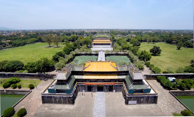 Vua Minh Mạng tên thật là Nguyễn Phúc Đảm. Dưới thời trị vì của mình, Minh Mạng giúp nhà Nguyễn trở thành quốc gia hùng mạnh nhất trong khu vực, được nhiều nước nể trọng.