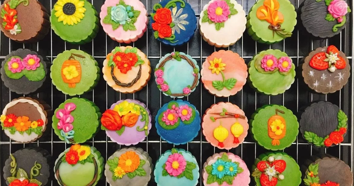 Ngày nay, ẩm thực hiện đại đã cho ra đời rất nhiều loại bánh với các loại nhân đặc sắc, mẫu mã khác nhau. Không còn bó hẹp ở chiếc bánh nướng, bánh dẻo truyền thống, bánh trung thu theo thời gian cũng phát triển với rất nhiều dòng sản phẩm, linh hoạt đáp ứng nhu cầu thưởng thức, biếu tặng của mọi người.