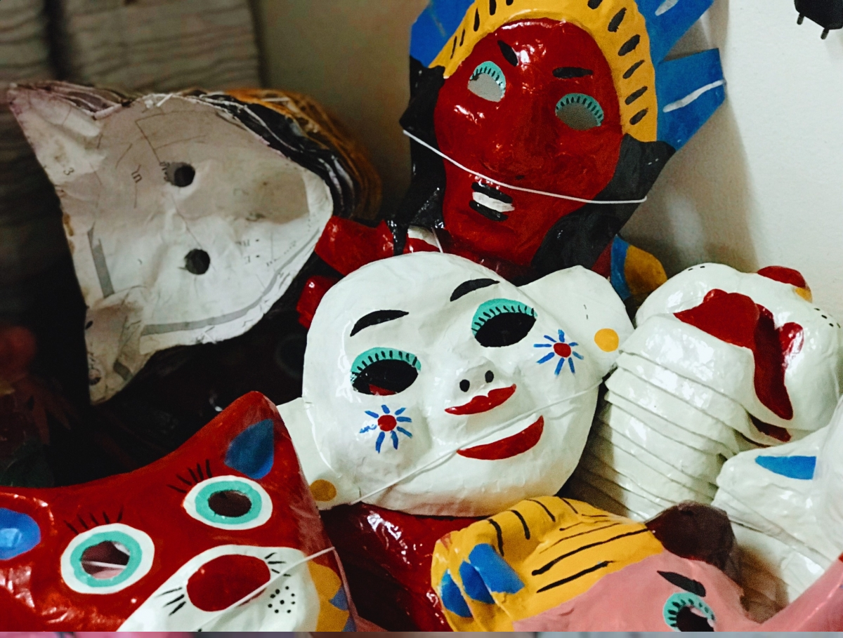 Ngày nay, dường như những chiếc mặt nạ ấy đã dần trở nên mai một.