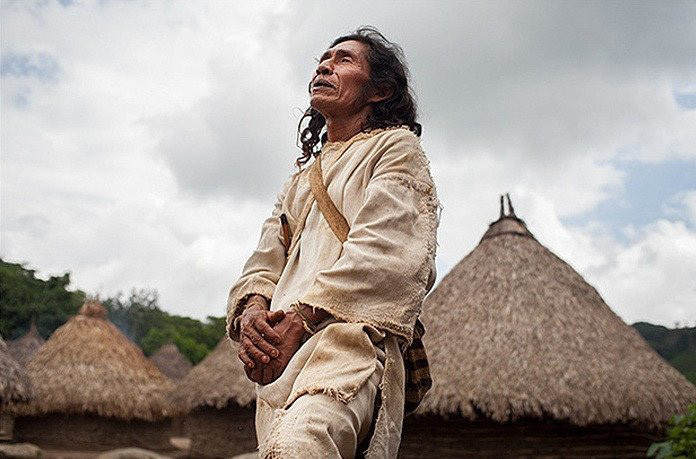 Các vị Trưởng lão trong làng sáng nào cũng giành rất nhiều thì giờ để tĩnh tâm, họ gọi là "giao cảm với tâm thức của vũ trụ". Nhờ vào giao cảm này mà họ có thể biết được nhiều điều xảy ra khắp nơi trên thế giới, mặc dù họ không hề rời khởi đỉnh núi.