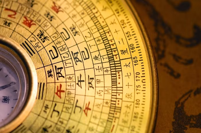 Cụ thể: Tuổi Thân – Tý – Thìn gặp hạn Tam Tai vào năm Dần – Mão – Thìn. Tuổi Dần – Ngọ – Tuất gặp hạn Tam Tai vào năm Thân – Dậu – Tuất. Tuổi Tỵ – Dậu – Sửu gặp hạn Tam Tai vào năm Hợi – Tý – Sửu. Tuổi Hợi – Mão – Mùi gặp hạn Tam Tai vào năm Tỵ – Ngọ – Mùi. Theo tử vi, Tam Tai là 3 cái họa gồm hỏa tai (họa do lửa cháy), thủy tai (họa do nước gây ra), phong tai (họa do gió, bão, lốc). 