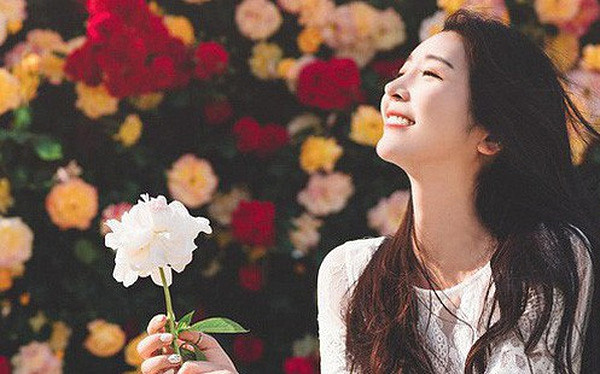 Tuổi Tý: Dự đoán ngày 17/10/2020, người tuổi Tý có tam hợp che chở, nên cả ngày bình an và hòa thuận. Bạn được người khác nâng đỡ nhân duyên, vượng đường tài lộc, sự nghiệp ổn định vững vàng. Có thể nói đây là khởi đầu cực kì tốt, làm bàn đạp để con giáp này phát triển vận trình theo hướng tích cực. Tình cảm may mắn, người đã yêu lâu thì tình cảm tươi mới hơn, người mới yêu thì mối quan hệ thêm phần vững chắc nhưng cũng đừng quên trân trọng người ấy mỗi ngày nhé. 