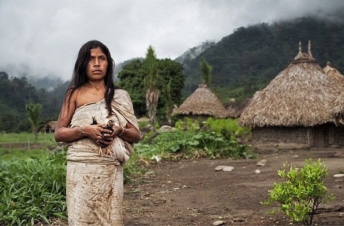 Để hoàn thiện bản thân mình hơn, người Kogi thường dùng một thanh gỗ nhỏ chọc vào chiếc cối gỗ bên trong có chứa vôi, cho đến khi tan thành bột rồi thỉnh thoảng chấm vào lưỡi để nhắc nhở bản thân mình phải mài dũa tâm và thân hơn, hiểu rõ sống sao cho đúng đắn và vẹn toàn. Từ đó ý thức được nhiều điều kỳ diệu của bản thân và vũ trụ.