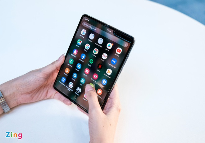 Galaxy Fold qua su dung co gia duoi 20 trieu dong tai Viet Nam