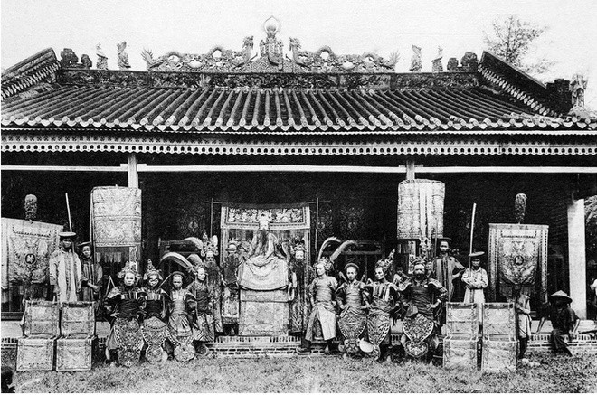 Một gánh hát ở Sài Gòn xưa.