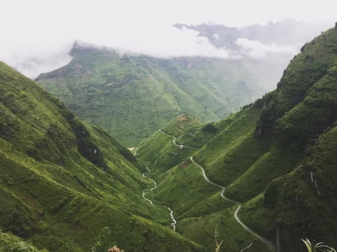 Mã Pì Lèng được xem là một trong "tứ đại đỉnh đèo" tại vùng núi phía Bắc Việt Nam, bên cạnh đèo Ô Quy Hồ (nối liền Lào Cai và Lai Châu), Khau Phạ (Yên Bái) và Pha Đin (nối liền Sơn La và Điện Biên).