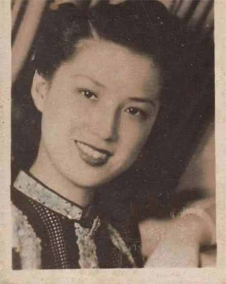 Tưởng Mai Anh còn được gọi là "nữ thần không tuổi", bởi vì khi Châu Quân Vũ qua đời năm bà 58 tuổi, bà vẫn giữ được dung mạo của tuổi 30. Làn da trắng và mịn màng của Tưởng Mai Anh khiến nhiều cô gái trẻ tuổi phải ghen tị. Bất cứ nơi nào bà đi qua, bà cũng trở thành tâm điểm chú ý của người xung quanh.