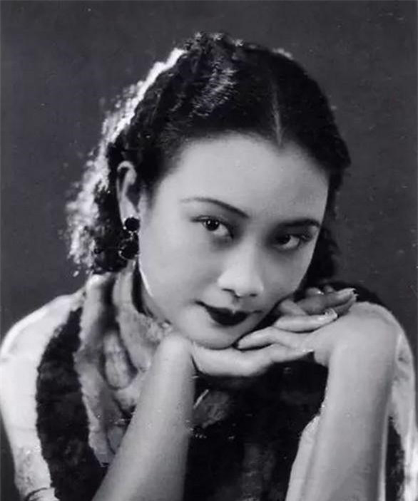 Mặc dù giữa hai vợ chồng có khoảng cách chênh lệch khá lớn nhưng tình cảm của họ chưa bao giờ bị ảnh hưởng. Tưởng Mai Anh và Châu Quân Vũ vẫn sống hạnh phúc hàng chục năm. Đến khi người chồng qua đời năm 1971, Tưởng Mai Anh vẫn sống một mình nhàn nhã trong ngôi nhà rộng lớn ở Thượng Hải. 