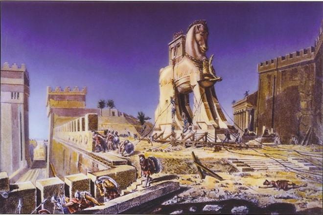 Cuộc chiến thành Troia diễn ra trong 10 năm mà không bên nào giành thắng lợi. Cuối cùng, người Hy Lạp dùng kế ngựa gỗ hạ được thành. Theo sách "100 trận đánh lẫy lừng trong lịch sử", tướng Hy Lạp là Odysseus nghĩ ra diệu kế, làm con ngựa gỗ khổng lồ, cho binh sĩ nấp bên trong rồi giả vờ kéo quân về. Người dân thành Troia thấy ngựa đẹp, đẩy vào thành. Lợi dụng đêm xuống, quân Hy Lạp thoát ra ngoài, trong ứng ngoài hợp, phá vỡ cổng thành, đánh bại thành Troia.