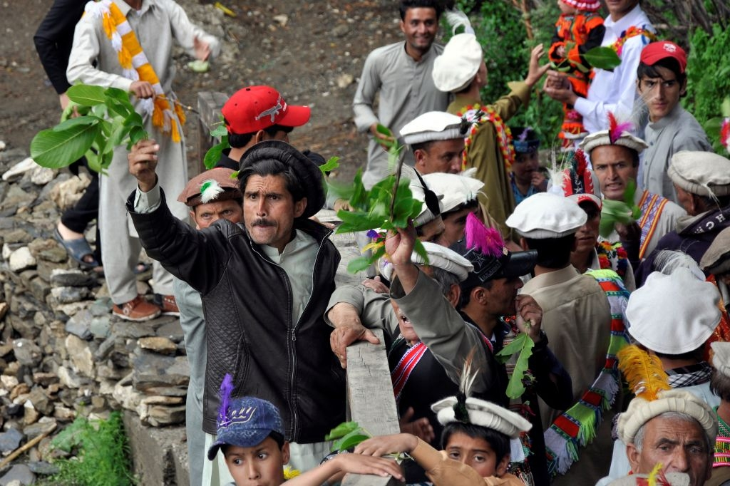 Bí quyết cuối cùng cho cuộc sống "trường thọ" của người Hunza là tiếng cười. Nhiều tài liệu khẳng định họ là những con người vui vẻ nhất thế giới. Chính cảm xúc tích cực đã phần nào giúp tộc Hunza trở nên khỏe mạnh hơn những người khác. Ảnh: Getty.